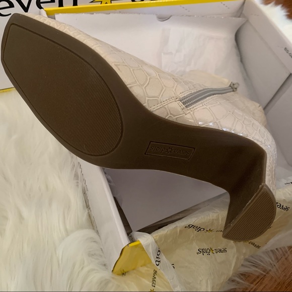 Seven Dials Nicole Boot - Picture 5 of 7